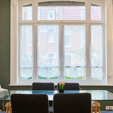 Beautiful 1900 House Full Equipped, 4bdrm+ Garden! Holiday home