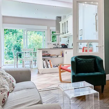 Beautiful 1900 House Full Equipped, 4bdrm+ Garden! Holiday home