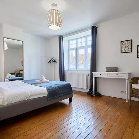 Beautiful 1900 House Full Equipped, 4bdrm+ Garden! Holiday home Lambersart